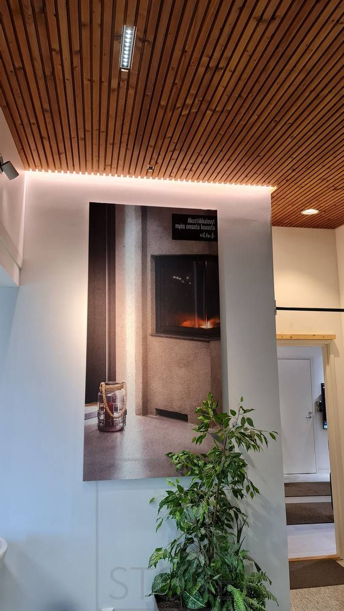 Tira de leds entre el techo y la pared para iluminación ambiental. Ledstore.fi